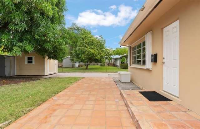 Photo of 724 NE 2nd St