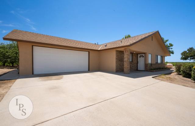 Fresno Westside Farm Home, 2BR/2BA, Built 1992 – Modern Updates!