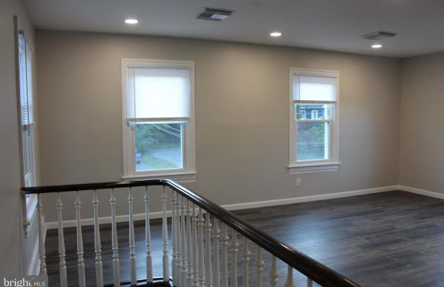 34 DELSEA DR S unit: B