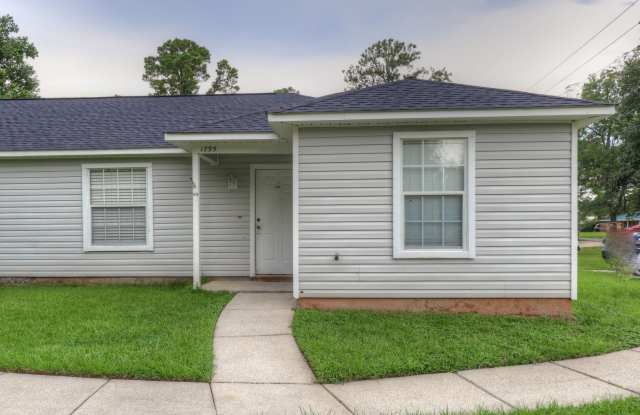 Photo of 2bd/2ba Duplex available now