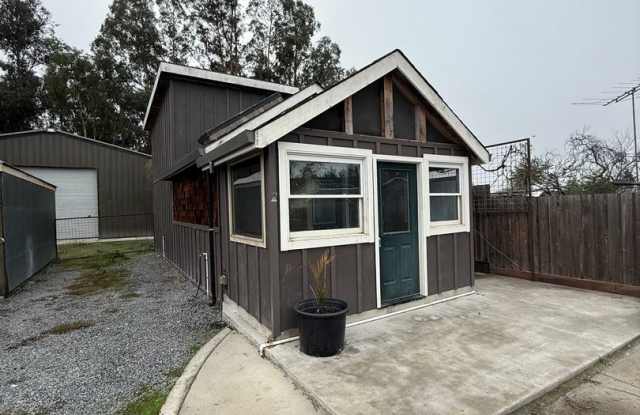 Updated ADU in West Santa Rosa for Rent! Utilities included!