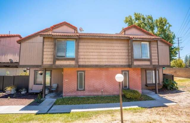 Photo of 1830 N Vineyard Avenue