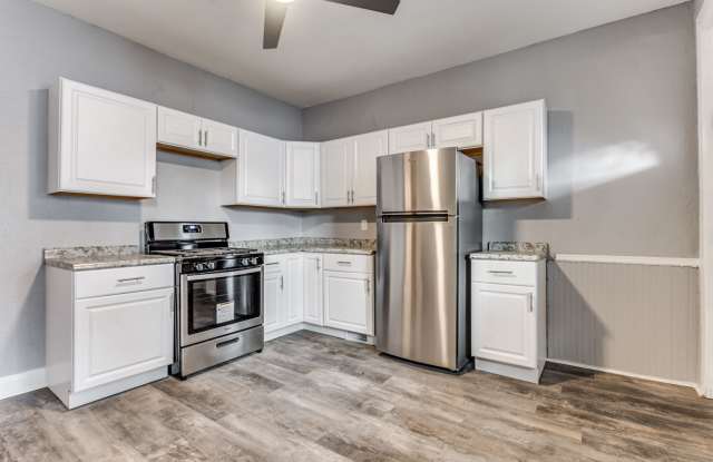 Photo of 2 Bedroom/1 Bath in Carrick - Available JULY!