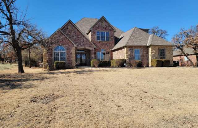 Beautiful 4 Bedroom 3.5 Bathroom Home + Bonus Room + Office