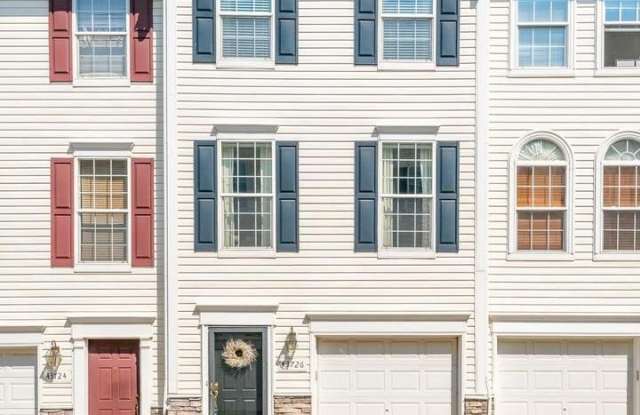 43726 CLEAR LAKE Square