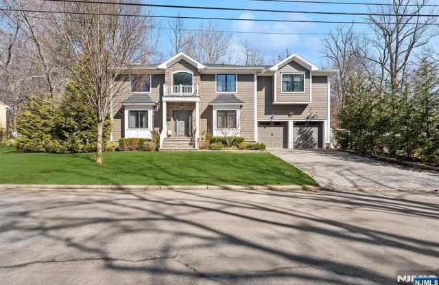 52 Glenwood Avenue