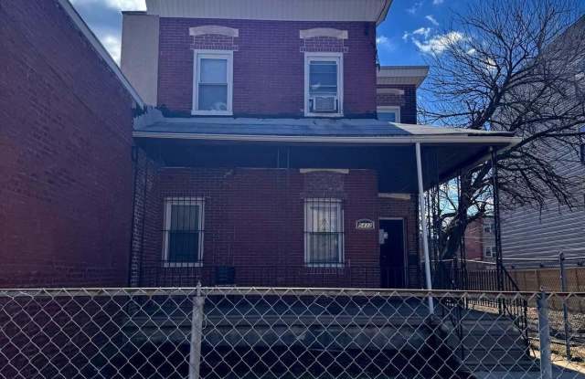 Photo of 5432 VINE Street unit: Upstairs1