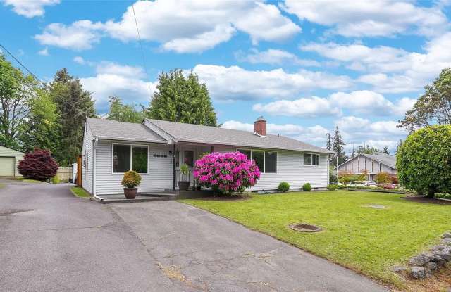 Photo of LOW RENT!Beautiful 4Bed2Bath House!PRIME heart of Lynnwood!Convenient Location!