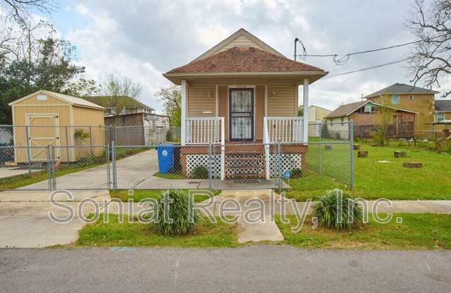 3320 N. Prieur Street