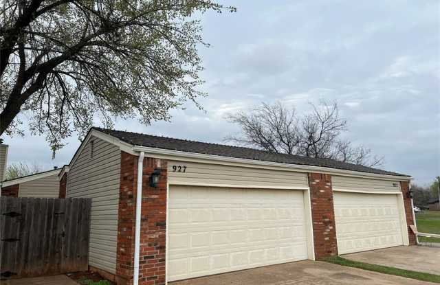 927 Swan Lake Court