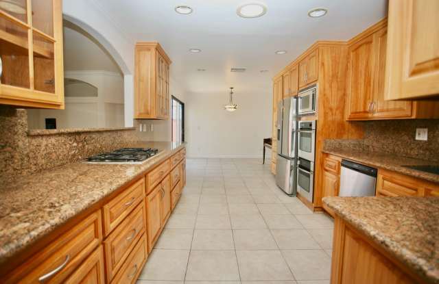 3Br 2.5Ba + Den/office  Lake Murray Beauty