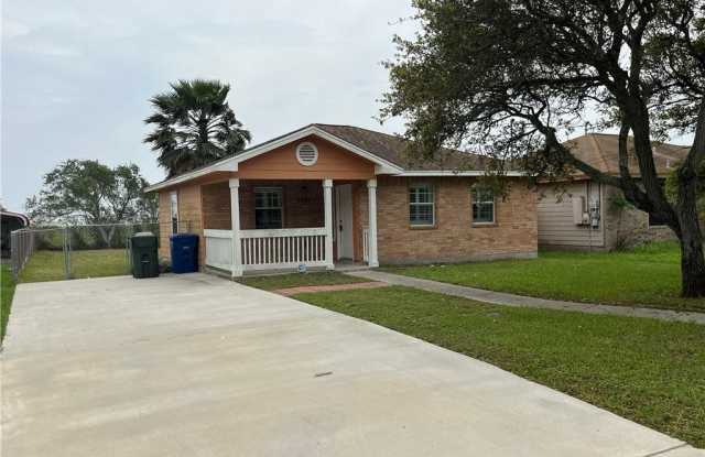 1601 Amber Dr - 1601 Amber Drive, Corpus Christi, TX 78418