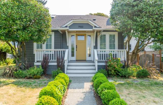 Beautiful Remodeled House with Fenced Yard in Maple Leaf