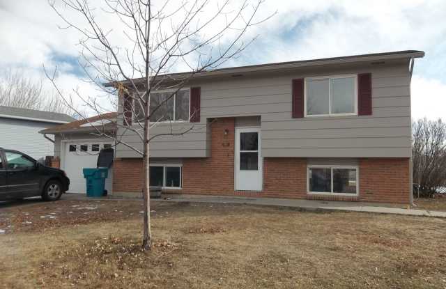 Spacious Berthoud Home with Finished Basement & Detached Shop