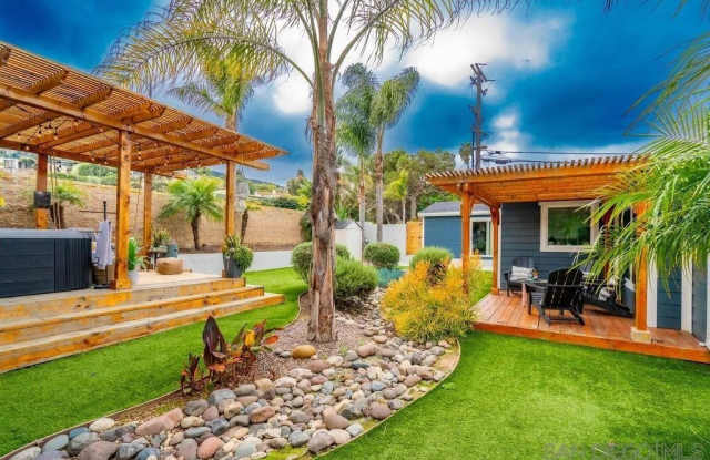 7904 Calle De La Plata