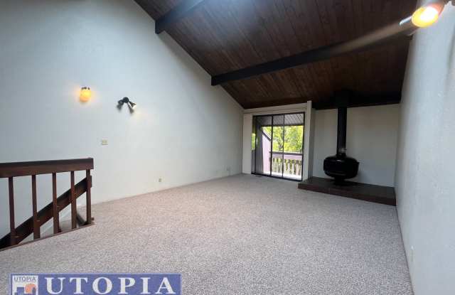 Bright and cozy 2-Bedroom, 2 Bathroom located close to Downtown and the Boardwalk