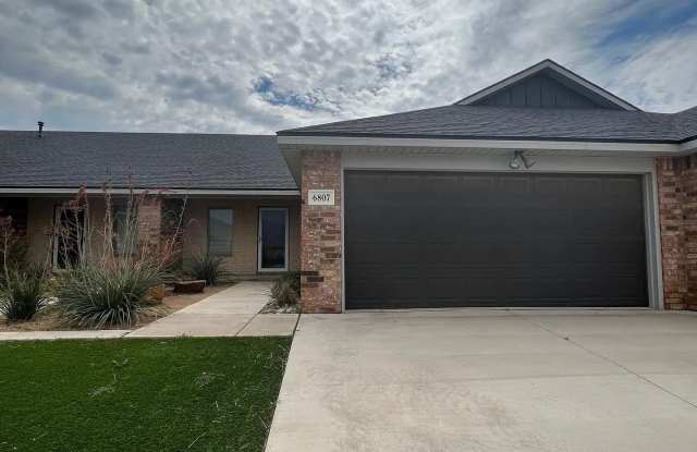 Photo of Beautiful 2 bed/2 bath/2 car garage Townhome!