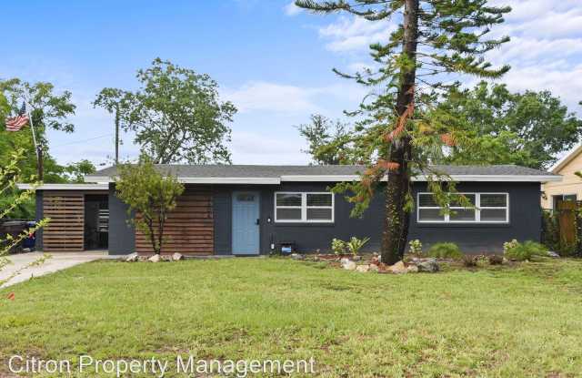 2404 W Orange Blvd