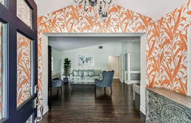 4602 W BROWNING AVENUE