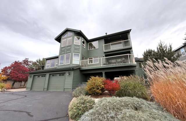 Photo of GORGEOUS EAGLE CREST HOME WITH TONS OF AMENITITES!