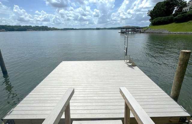 Enjoy Lakefront Luxury Year Round! $250 Off First Full Month's Rent!