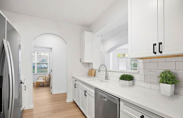 Photo of Weston Lakeside Apartments