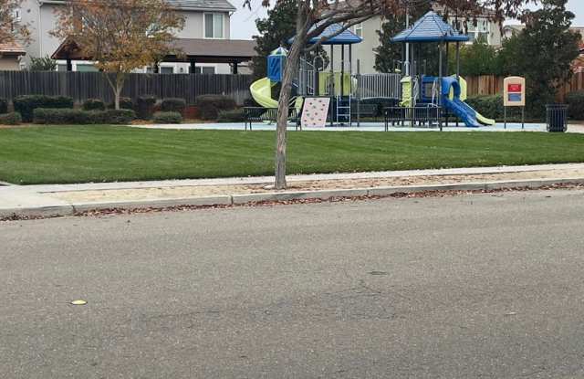 Beautiful 3 Bedroom Home in South Manteca – Prime Location!