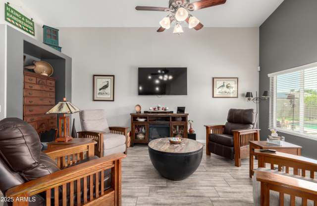 16325 W Paradise Lane