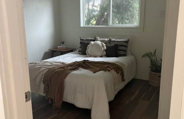 Convenient Location 1 Bed, 1 Bath in Bellingham