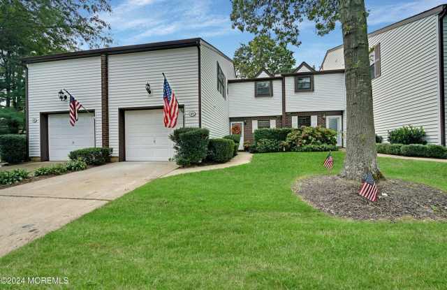 Photo of 47 Apple Drive