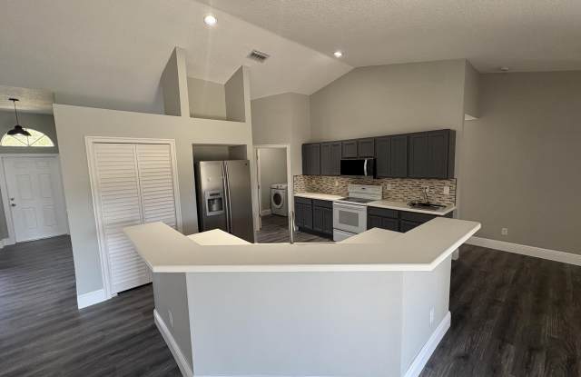 1196 SE Puritan Lane