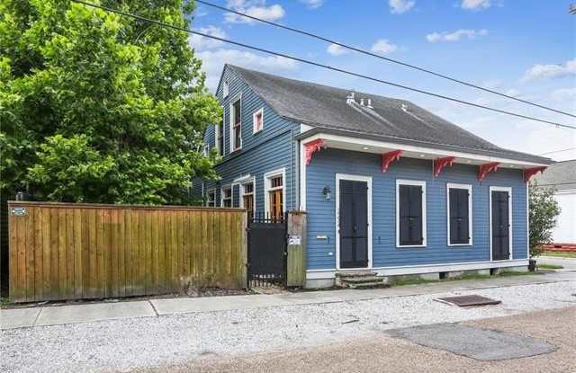 2234 BARRACKS Street