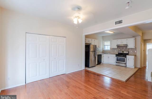 2324 CHRISTIAN STREET