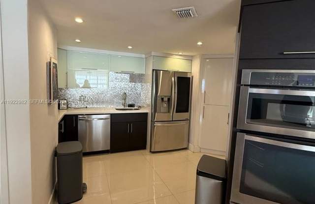 825 Brickell Bay Drive 1151, Miami, FL 33131