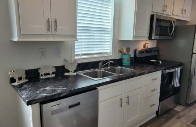 5605 Laura Street, #11