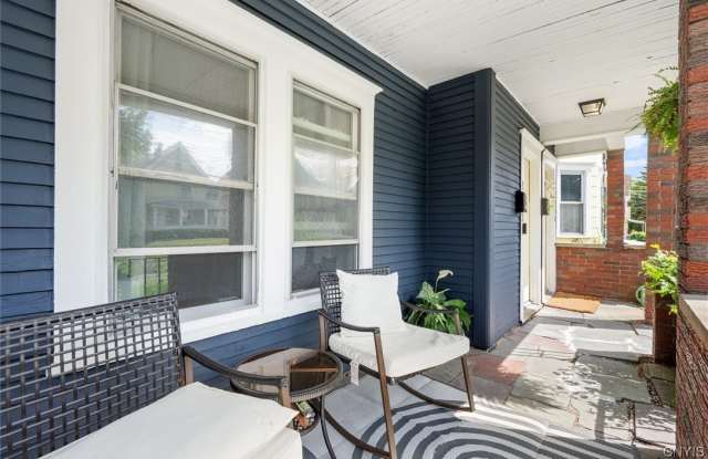 1030 Oak Street unit: 2