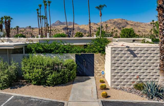 320 Desert Lakes Drive