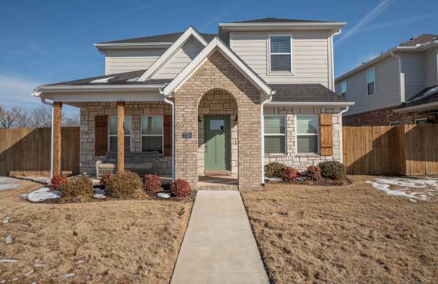 4 bedroom 3.5 bath home! Now Preleasing 2026/2027