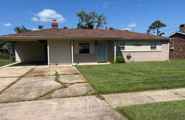 Charming 3-Bedroom, 1.5-Bath Home in Lake Charles