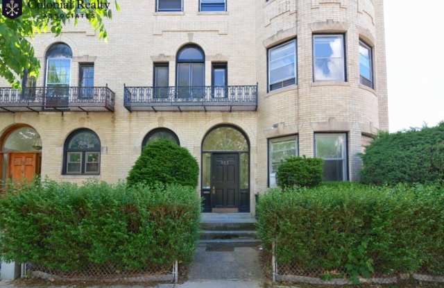 Photo of 957 Beacon St.
