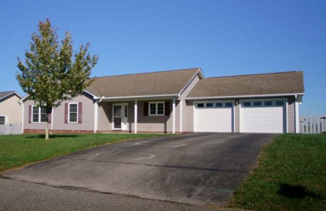 3 Bed/2 Bath. Master on Main. Close to shopping, US 460, and I-81