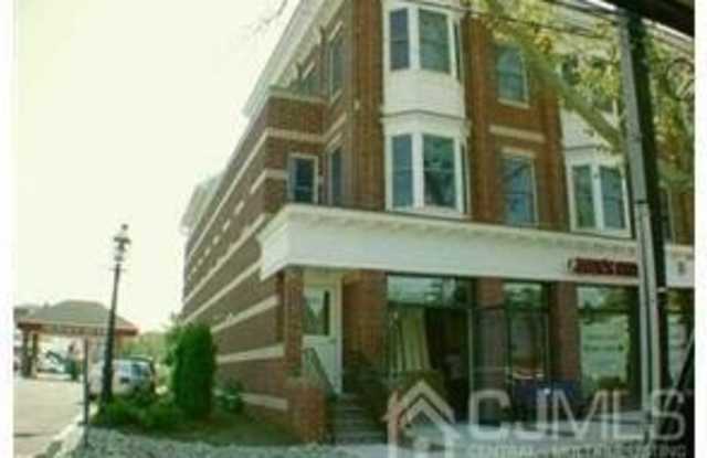 541 Middlesex Avenue unit: 1