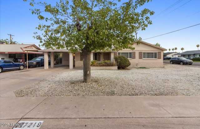 7219 E ROOSEVELT Street