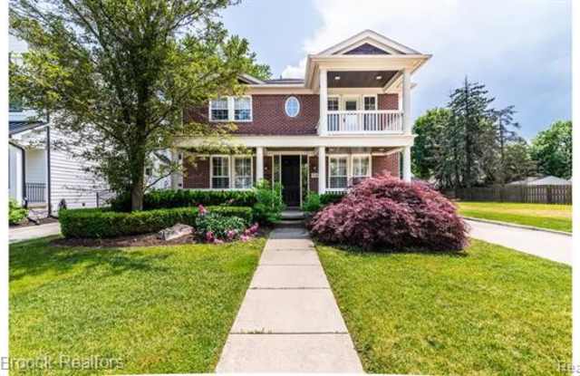 520 CATALPA Drive