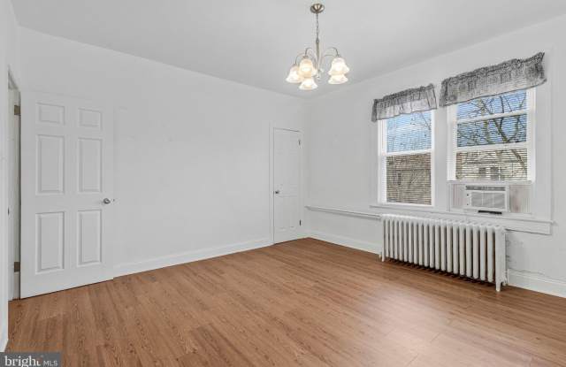 1111 QUEEN Street NE unit: 3