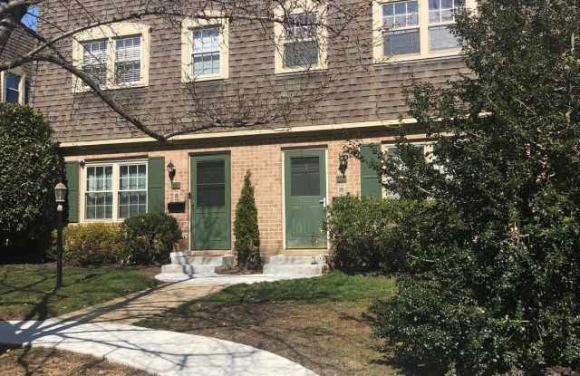 203 BLOOMINGDALE Avenue