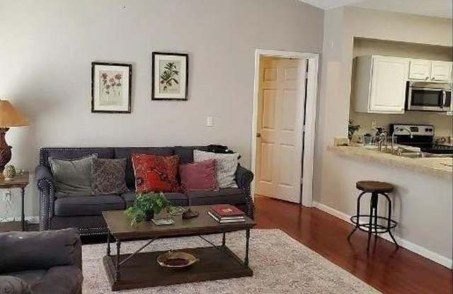 350 EMERALD FOREST Boulevard