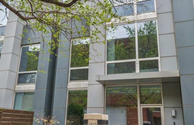 1917 S Calumet Avenue