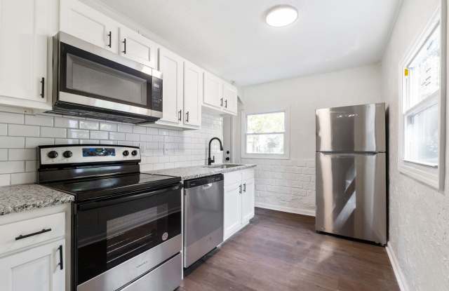 Charming 2BR Ranch Home with Modern Finishes and Spacious Yard