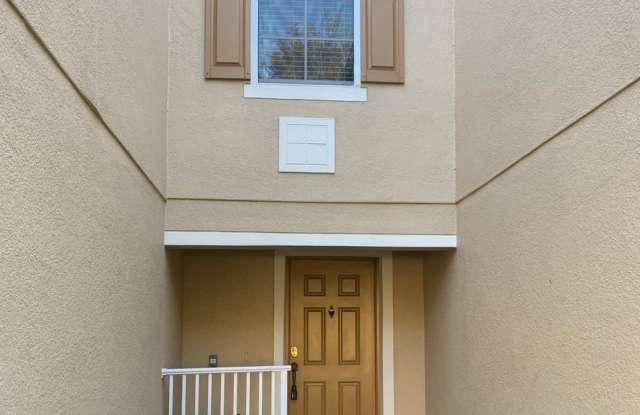 Gated 3/2.5 Townhouse with Garage in Altamonte Springs!